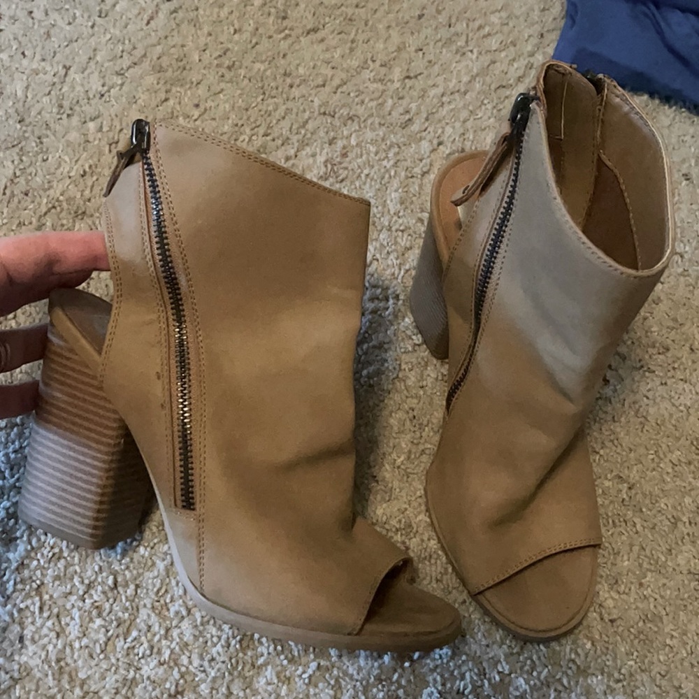 Dolce Vitae Open Toe Heel